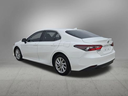 Used 2022 Toyota Camry LE FWD image 4