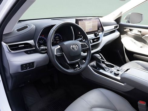 Used 2023 Toyota Highlander Limited AWD/4WD image 27