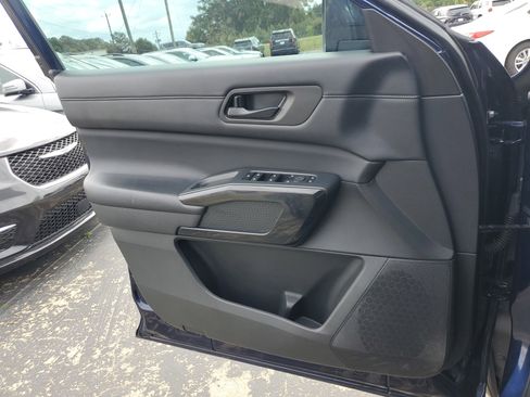 Used 2024 Nissan Pathfinder SV AWD/4WD image 29