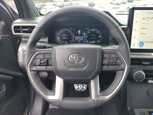 Used 2025 Toyota Tacoma TRD Sport image 25
