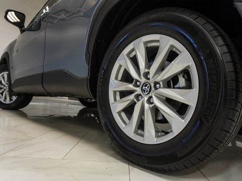 Used 2025 Toyota Corolla Cross LE image 31