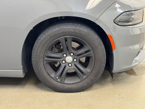 Used 2019 Dodge Charger SXT RWD image 4