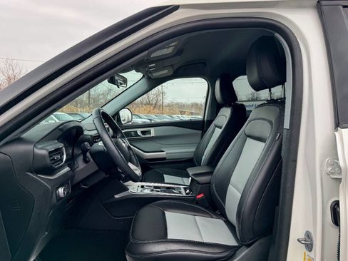 Used 2022 Ford Explorer XLT w/ Equipment Group 202A image 22