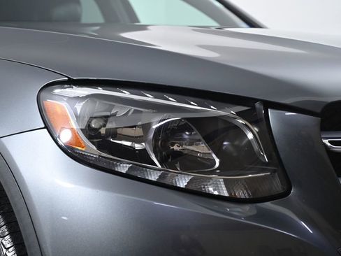 Used 2018 Mercedes-Benz GLC 300 4MATIC image 5