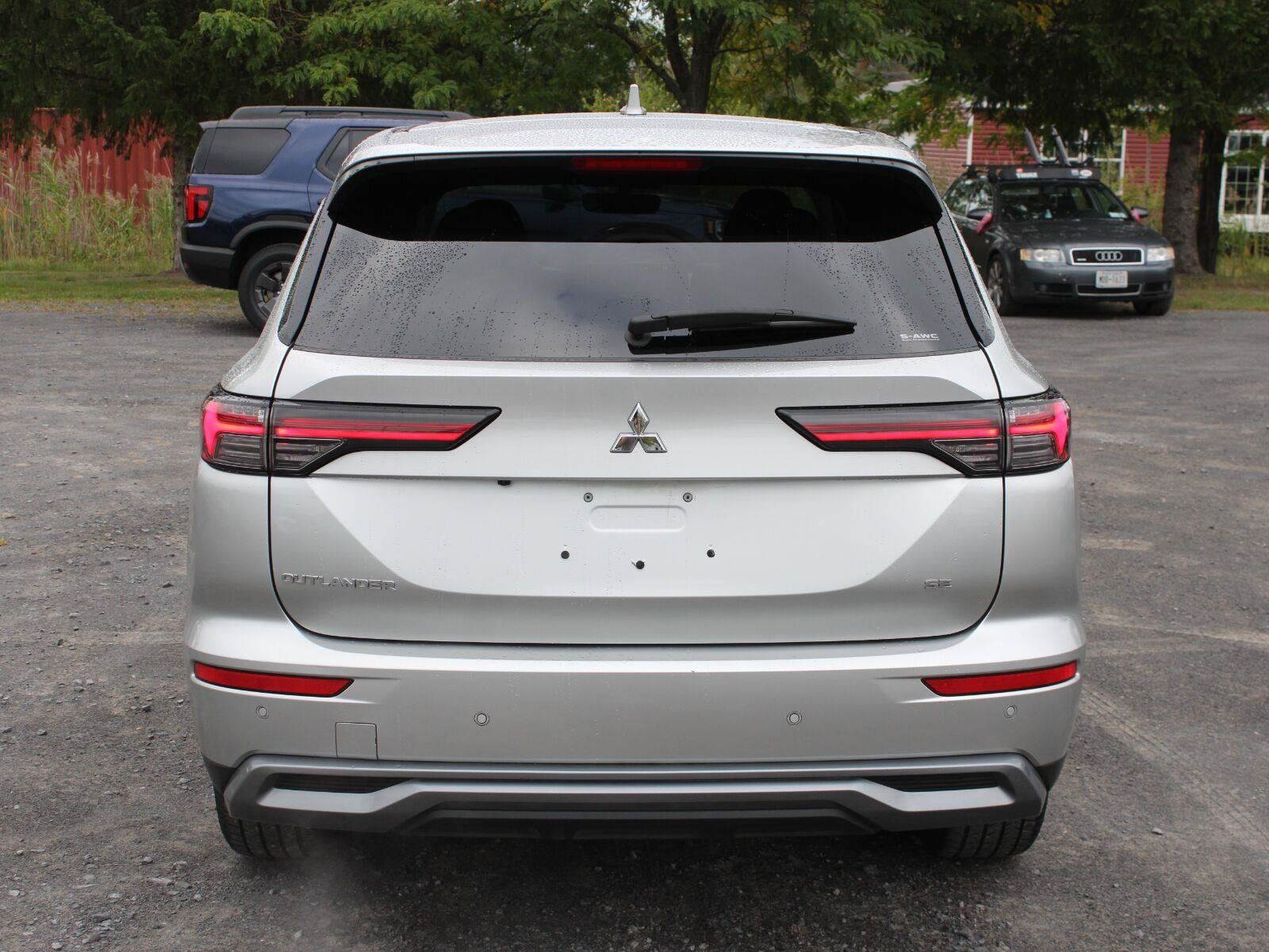Used 2025 Mitsubishi Outlander SE AWD/4WD image 6