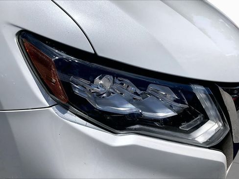 Used 2020 Nissan Rogue SL w/ Premium Package FWD image 28