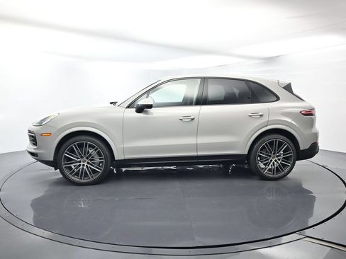 Certified 2023 Porsche Cayenne Platinum Edition AWD/4WD image 2