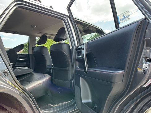 Used 2019 Toyota 4Runner TRD Off-Road Premium AWD/4WD image 18