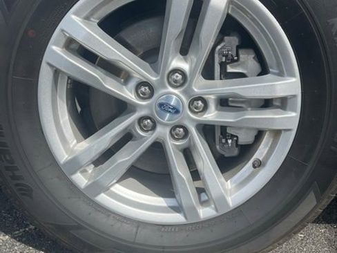 Used 2023 Ford Explorer XLT image 24