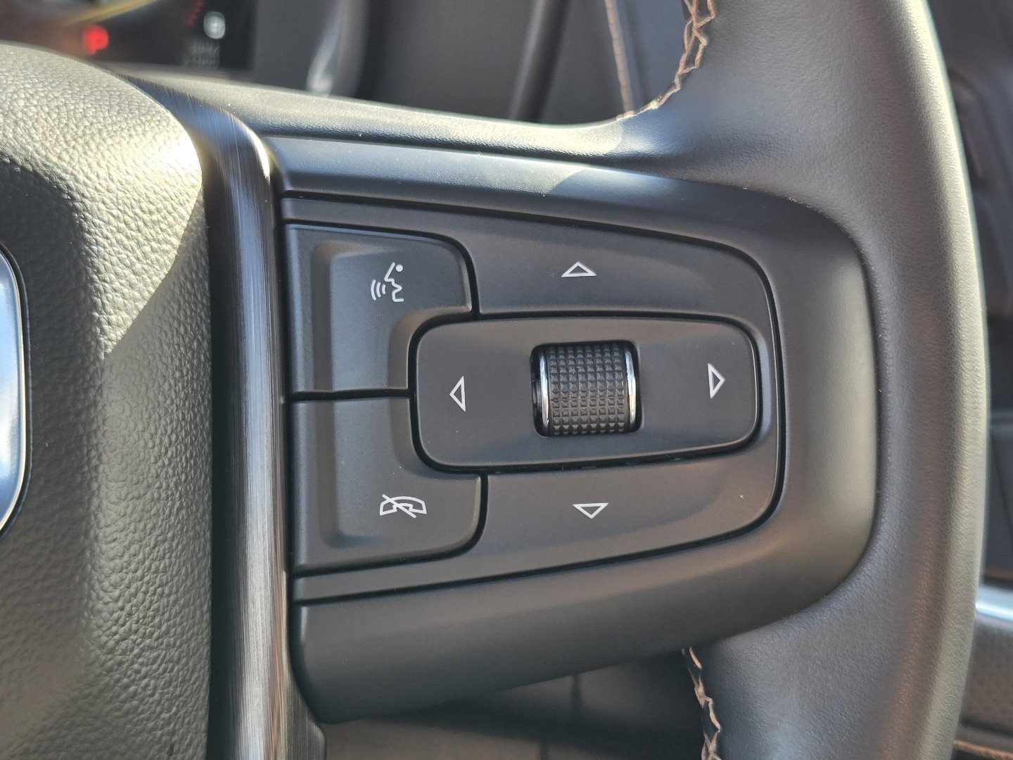 Used 2024 GMC Yukon AT4 AWD/4WD image 25
