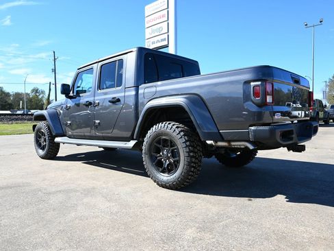 New 2025 Jeep Gladiator Sport image 2