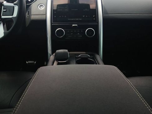 Used 2023 Land Rover Discovery Metropolitan Edition AWD/4WD image 11