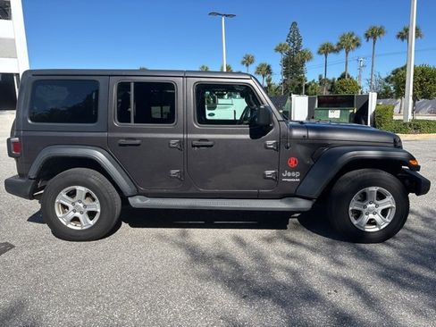 Used 2018 Jeep Wrangler Unlimited Sport S image 2