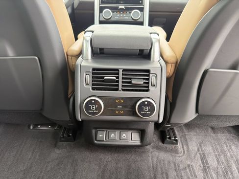 Used 2024 Land Rover Discovery Dynamic SE AWD/4WD image 19