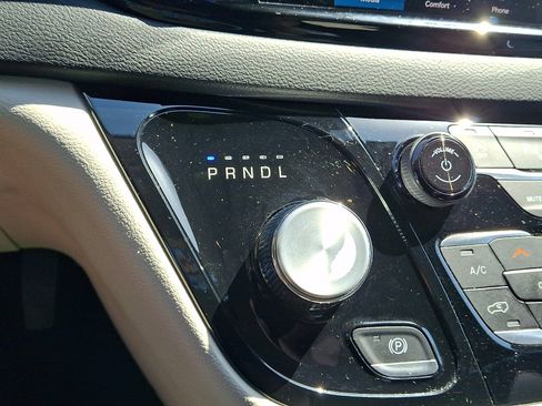 Used 2023 Chrysler Pacifica Touring-L FWD image 13