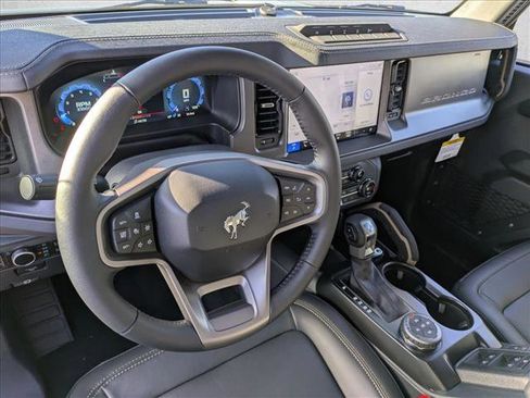 New 2025 Ford Bronco Badlands image 3