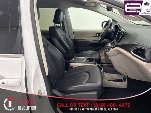 Used 2024 Chrysler Pacifica Limited FWD image 79
