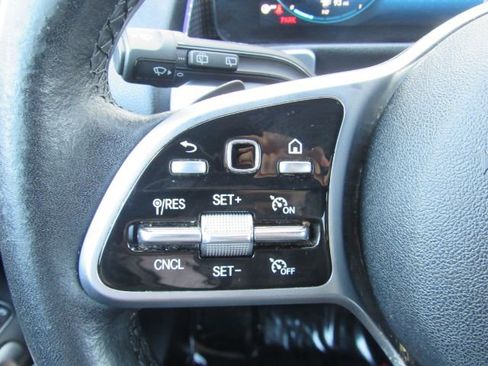 Used 2022 Mercedes-Benz GLB 250 w/ Premium Package Lite image 37