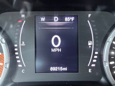 Used 2020 Jeep Renegade Latitude w/ Cold Weather Group AWD/4WD image 35