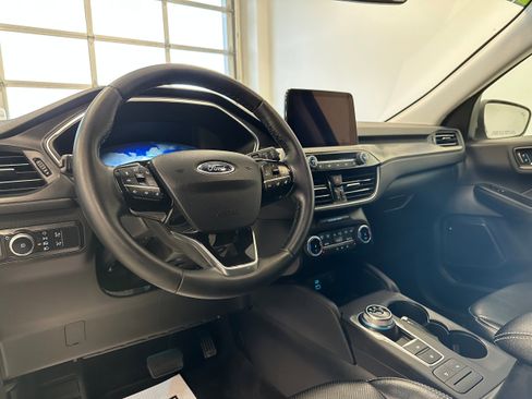 Used 2022 Ford Escape Titanium image 11