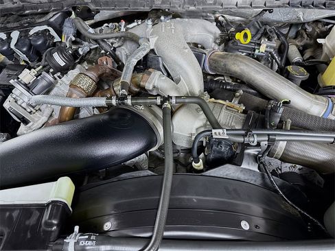 Used 2022 Ford F450 Platinum w/ FX4 Off-Road Package image 38