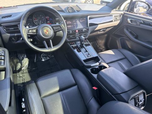 Used 2024 Porsche Macan image 2