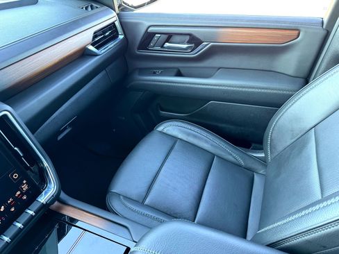 Used 2025 GMC Yukon Denali image 33