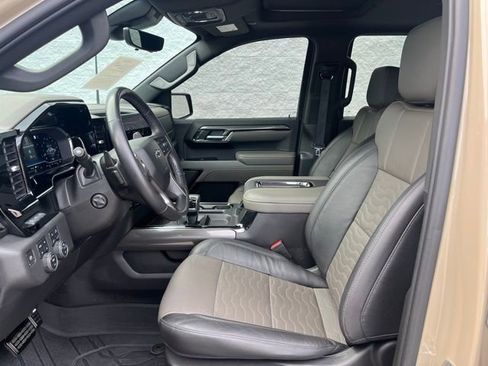 Used 2022 Chevrolet Silverado 1500 ZR2 w/ Technology Package image 4