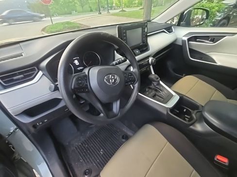 Used 2022 Toyota RAV4 XLE w/ Convenience Package image 12