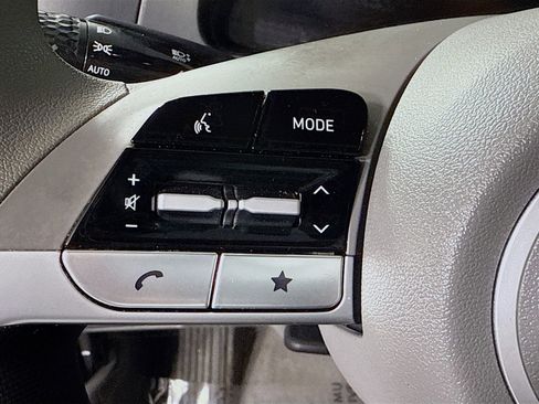 Used 2024 Hyundai Elantra SE image 14