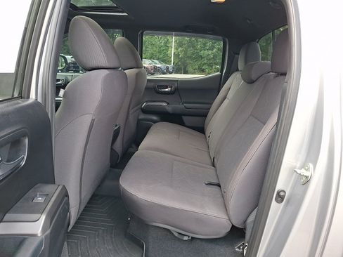 Used 2017 Toyota Tacoma TRD Off-Road AWD/4WD image 11