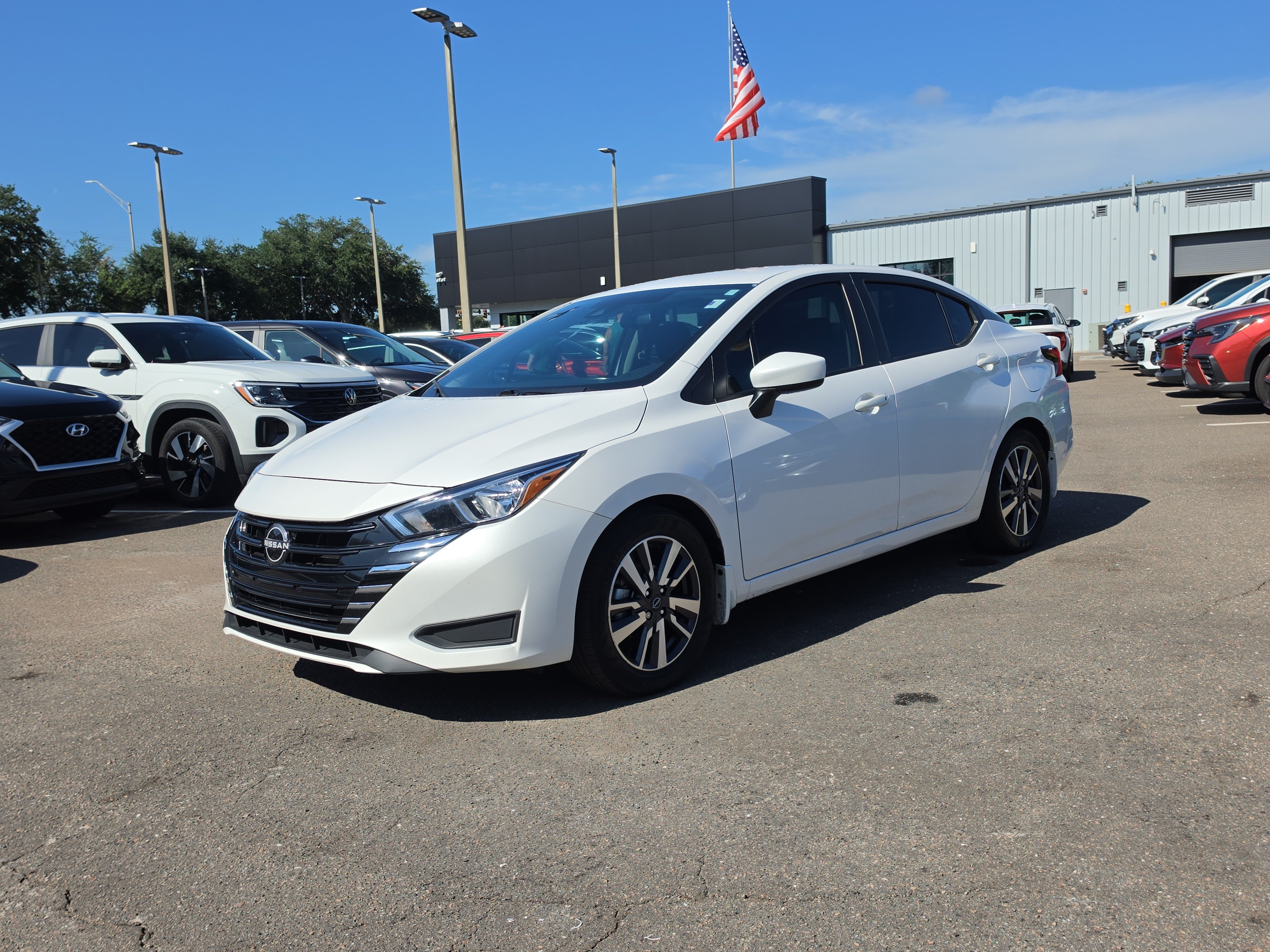 Used 2023 Nissan Versa SV w/ Trunk Package FWD image 4