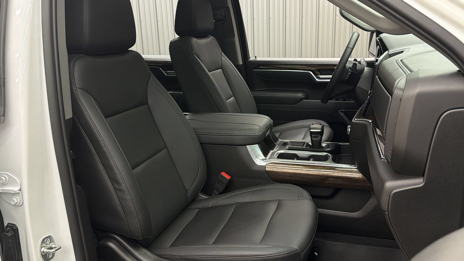 Used 2025 GMC Sierra 1500 Elevation w/ Elevation Premium Package AWD/4WD image 41