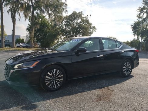 Used 2024 Nissan Altima 2.5 SV image 8