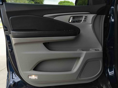 Used 2023 Honda Ridgeline RTL-E image 36