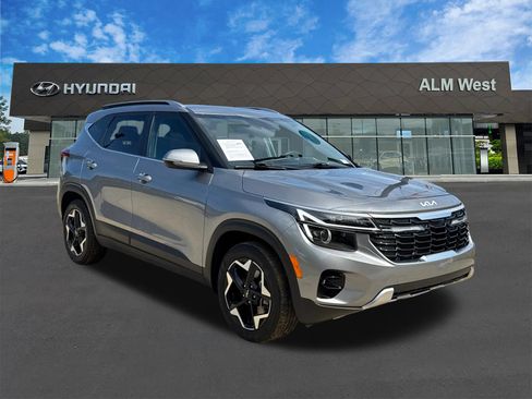 Used 2024 Kia Seltos EX AWD/4WD image 3