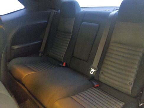 Used 2014 Dodge Challenger SXT RWD image 18
