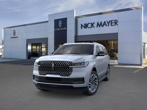 New 2026 Lincoln Navigator Premiere AWD/4WD image 2