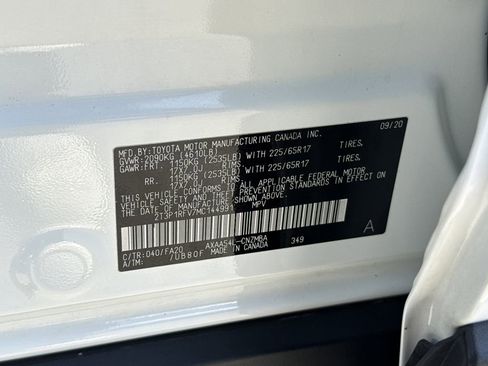 Used 2021 Toyota RAV4 XLE AWD/4WD image 40