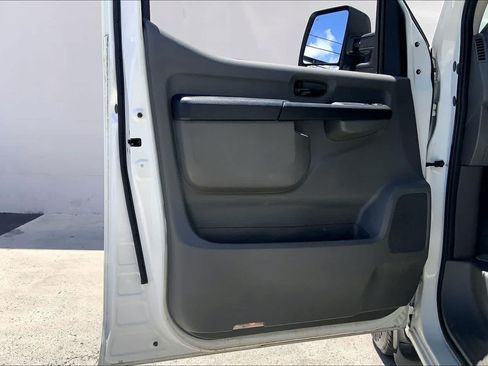Used 2016 Nissan NV 3500 SV RWD image 26