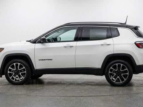 Used 2025 Jeep Compass Trailhawk image 5