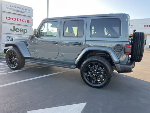 Used 2025 Jeep Wrangler Unlimited Sahara AWD/4WD image 20