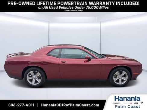 Used 2022 Dodge Challenger SXT RWD image 2