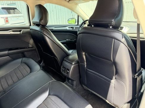 Used 2017 Ford Fusion SE w/ Equipment Group 601A FWD image 16