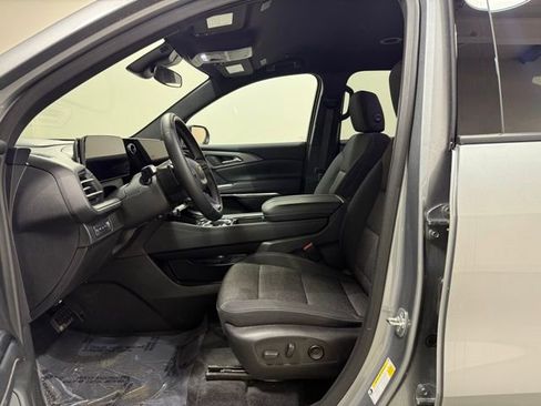 Certified 2025 Chevrolet Traverse LT image 11