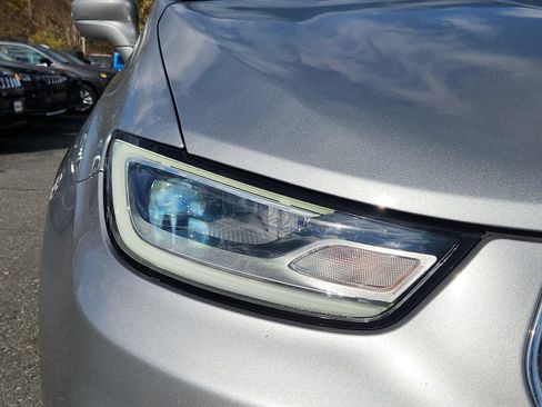 Certified 2021 Chrysler Pacifica Touring-L image 10