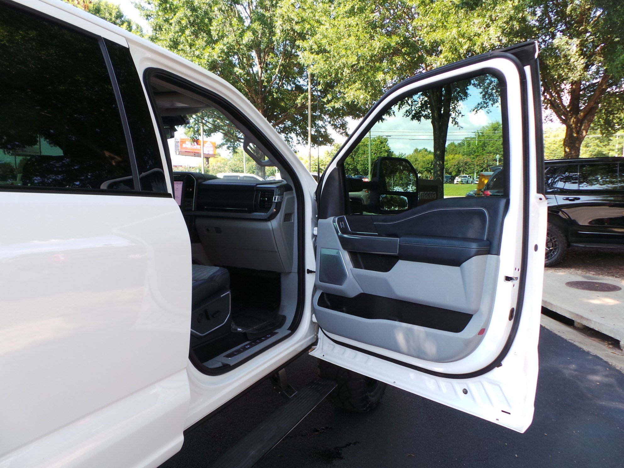 Used 2024 Ford F450 Limited w/ FX4 Off-Road Package AWD/4WD image 51