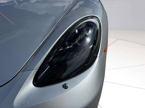 Used 2018 Porsche 718 Boxster RWD image 12
