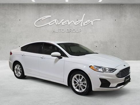 Used 2019 Ford Fusion SE image 2