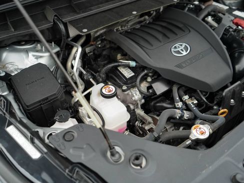 Used 2023 Toyota Highlander LE AWD/4WD image 36